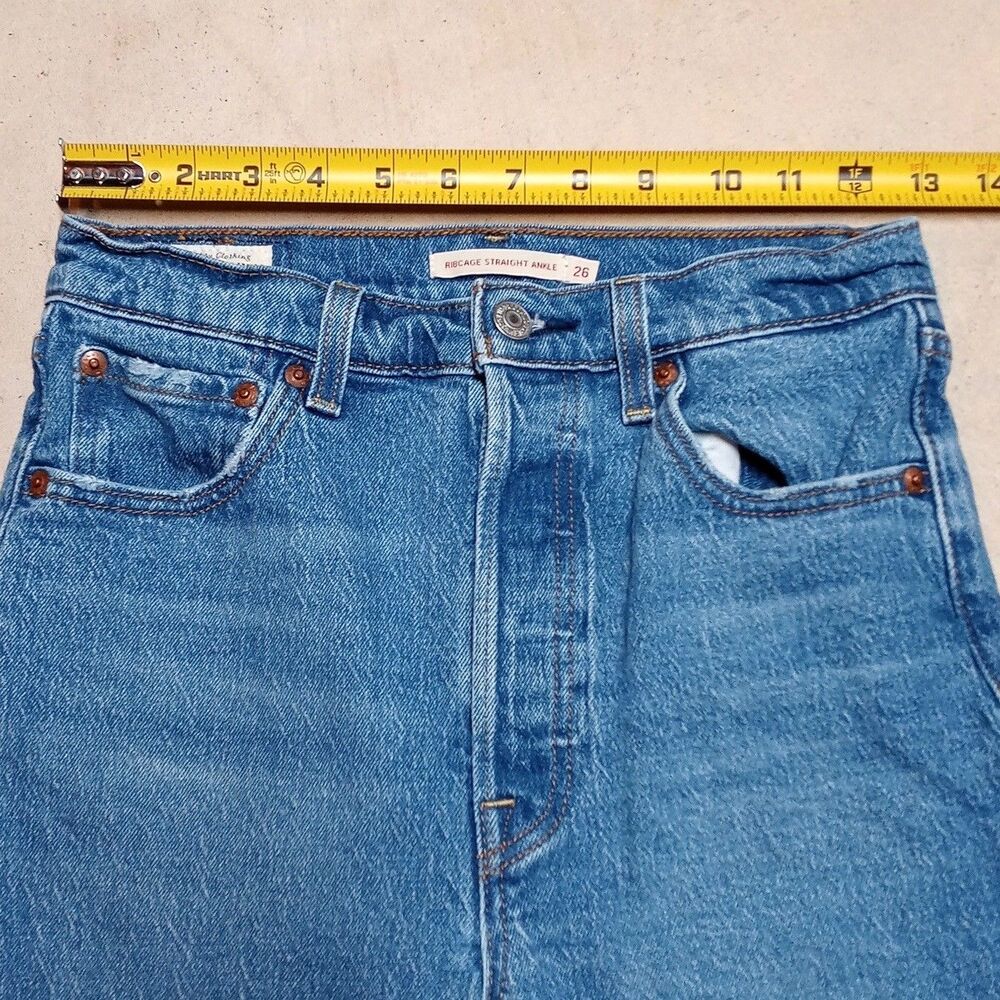 Levi's Premium Ribcage Straight Ankle Jeans Size 26 (26x27) Medium Wash - Picture 11 of 13